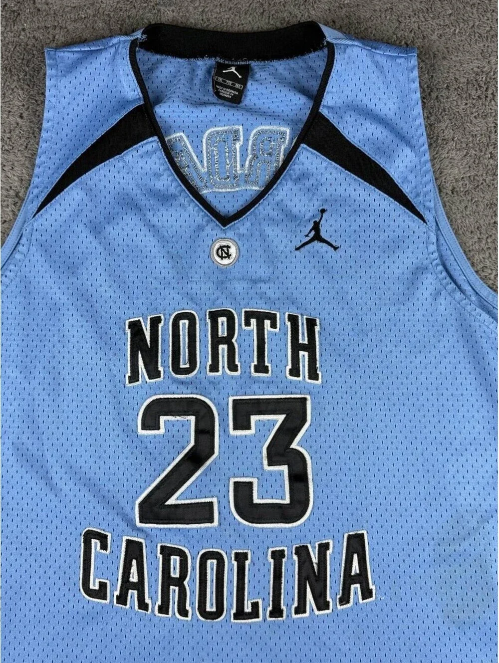 Lot 2 XXL Nike Dri-FIT Shirt + Jordan North Carolina #23 Jersey UNC Blue